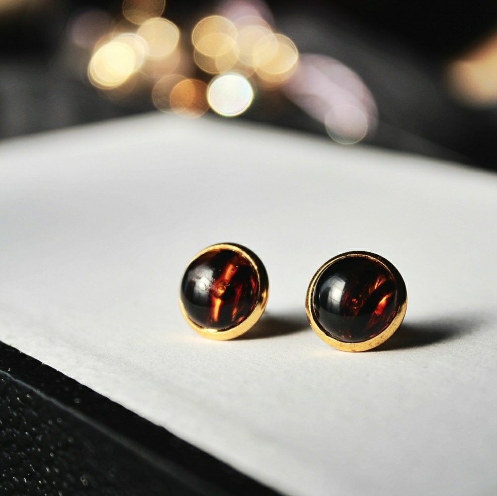 Chic Tortoise Glass Studs